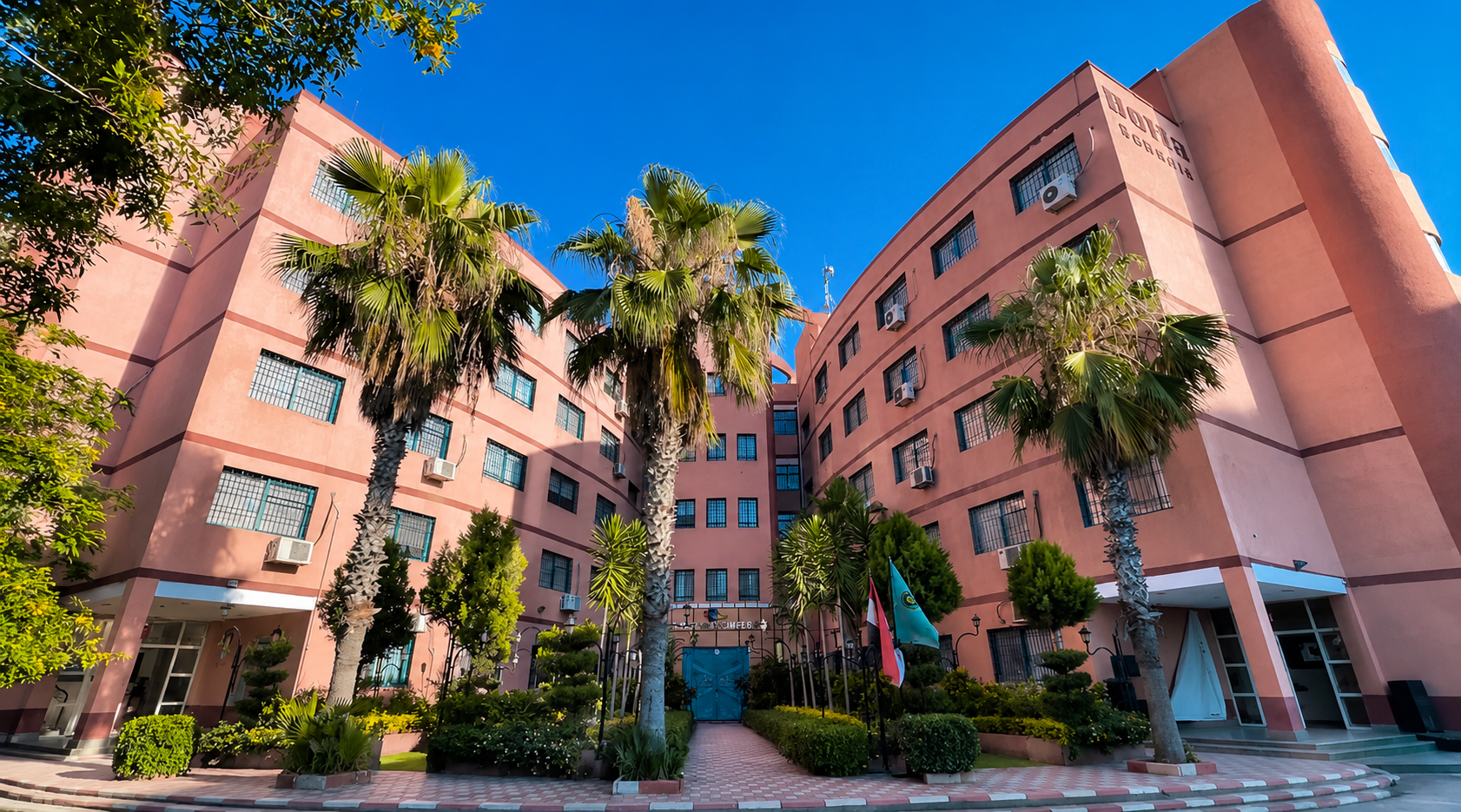 مبنى Delta Modern Language School